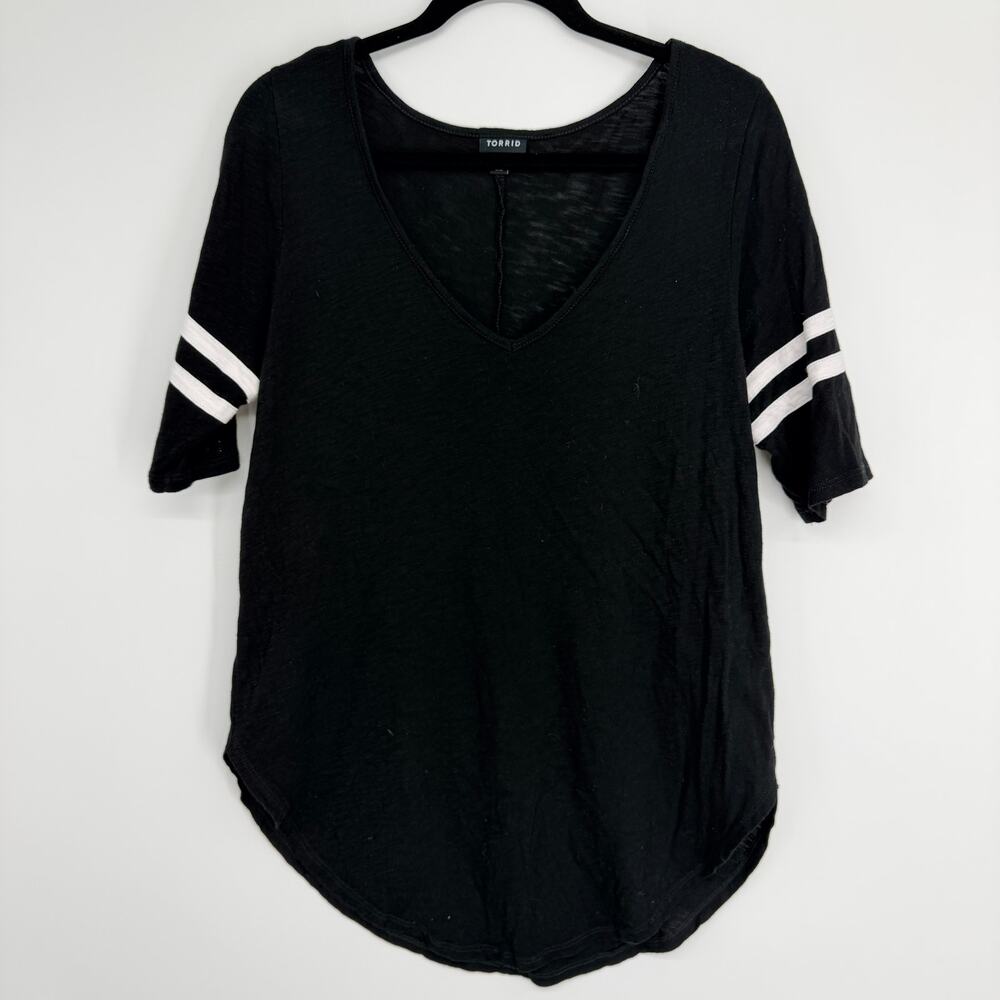 Torrid Black V-Neck Short Stripe Sleeve Curved Hem Shirt Womens Vanity 00 10 M/L